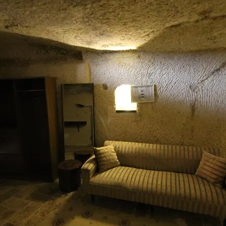 Aparthotel Happy Cave House 2*